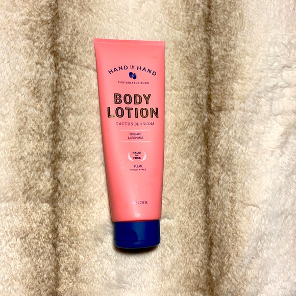 2 for $26 Hand in Hand BODY LOTION cactus blossom/bergamot/crisp basil - Picture 2 of 7